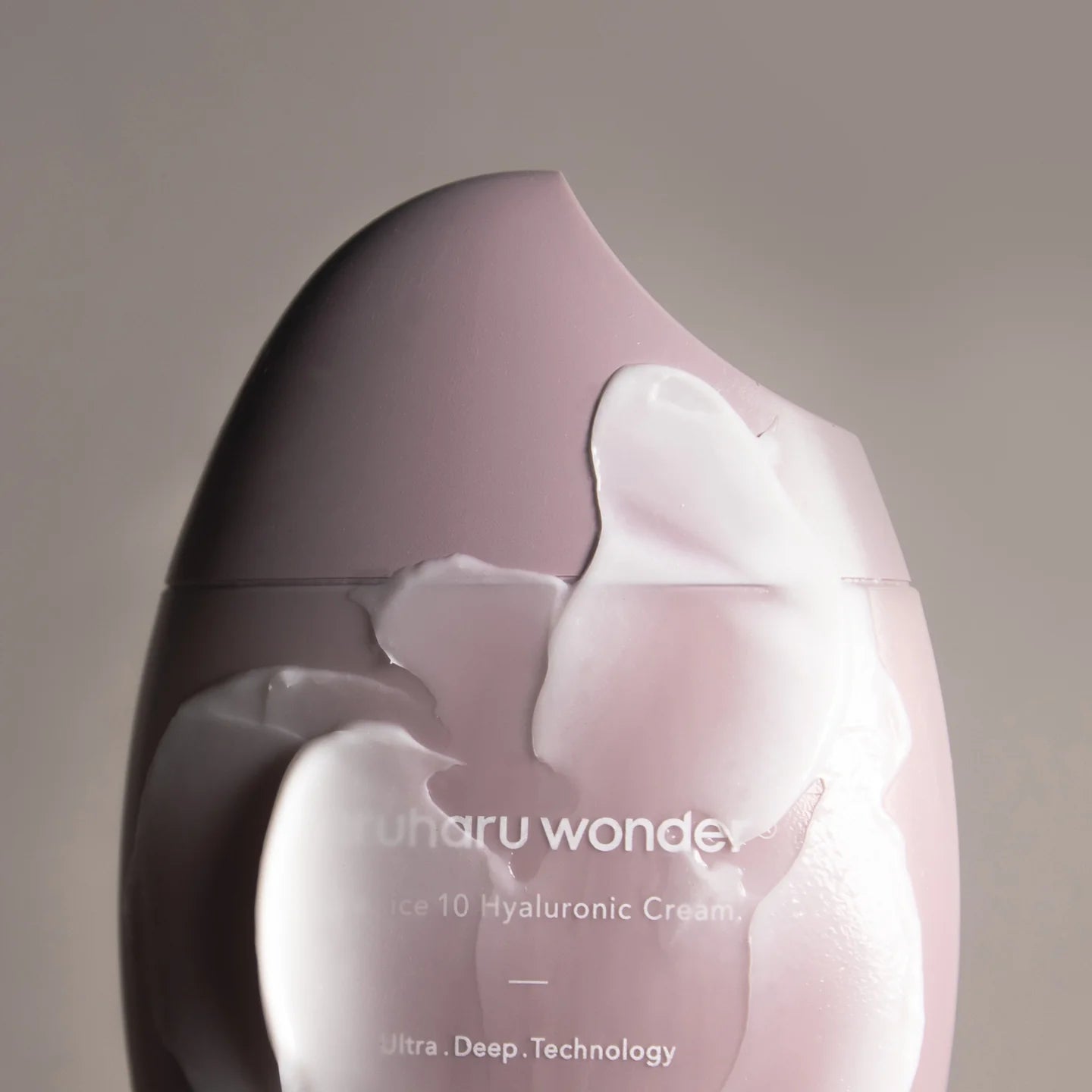 Haruharu Wonder Black Rice Hyaluronic Cream showcasing its lightweight texture, perfect for daily use