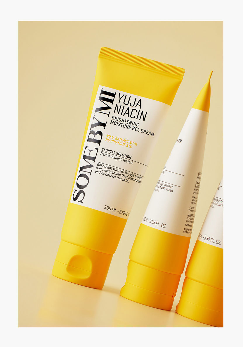 Some By Mi Yuja Niacin Brightening Moisture Gel Cream – Lightweight gel cream with Yuja extract and Niacinamide to brighten skin and reduce dark spots, providing a cooling, soothing effect.