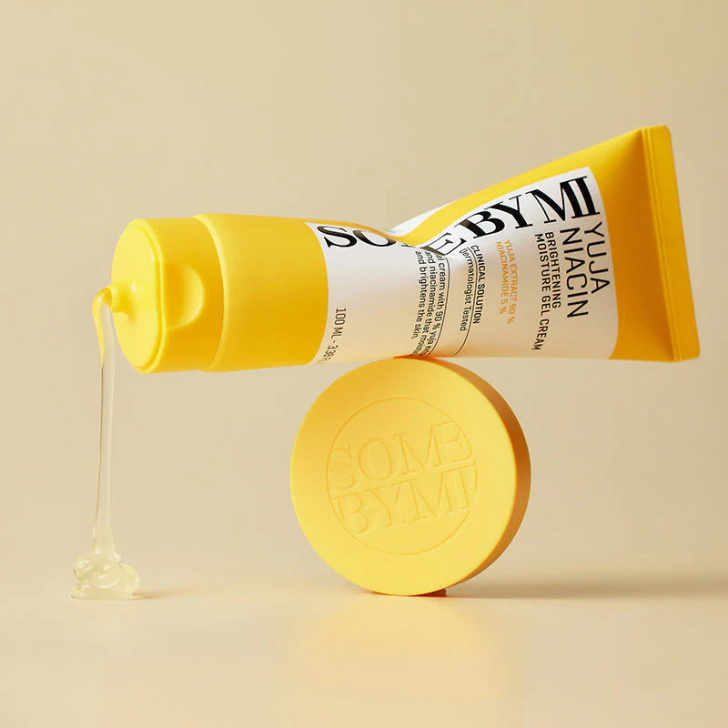 Some By Mi Yuja Niacin Brightening Moisture Gel Cream – Close-up of the smooth, gel-like texture that absorbs quickly, leaving skin cool, refreshed, and hydrated without greasiness.
