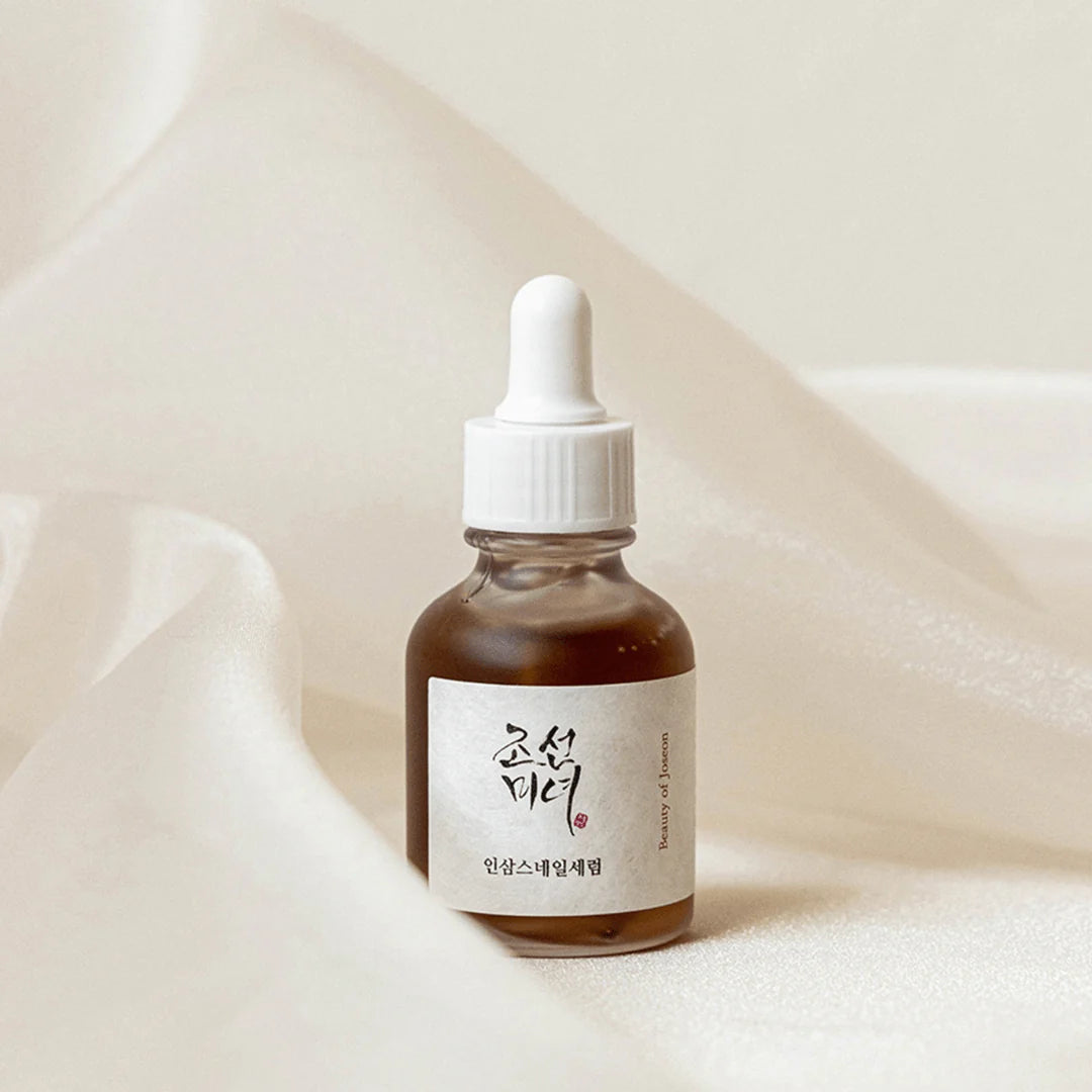 Beauty of Joseon Revive Serum Ginseng + Snail Mucin, a 30ml serum that improves skin elasticity and hydration with 63% ginseng root water and 3% snail mucin