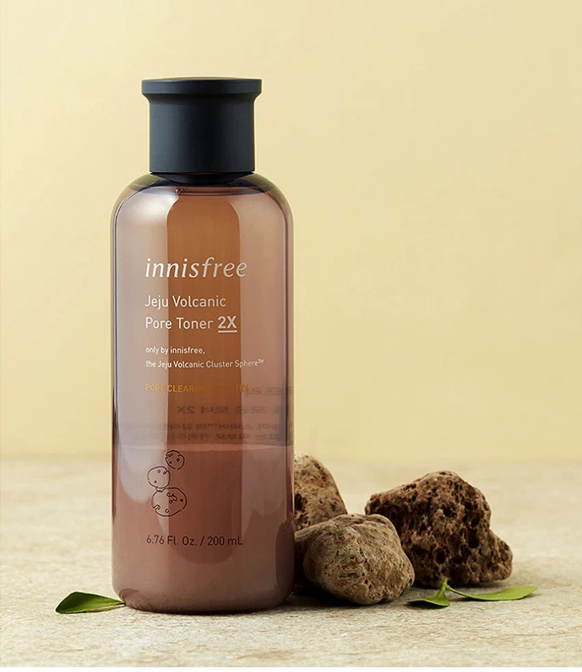 Main ingredients of Innisfree Jeju Volcanic Pore Toner 2X – Jeju Volcanic Cluster Sphere™ and Sulfur to absorb oil, remove dirt, and control shine