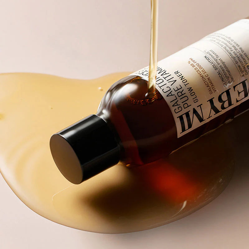Some By Mi Galactomyces Pure Vitamin C Glow Toner – Close-up of toner showing its lightweight, hydrating formula with Vitamin C and niacinamide to brighten and reduce dark spots.