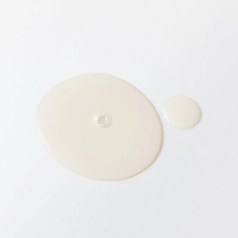 Some By Mi Propolis B5 Glow Barrier Calming Serum – Close-up of the serum’s smooth, moisturizing texture designed to hydrate and protect the skin while enhancing its natural glow.
