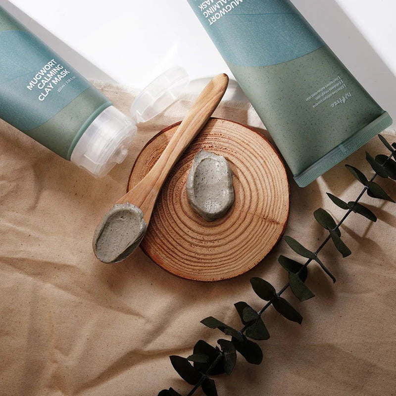 Close-up of Isntree Real Mugwort Clay Mask's smooth, thick texture, ideal for exfoliating and purifying skin