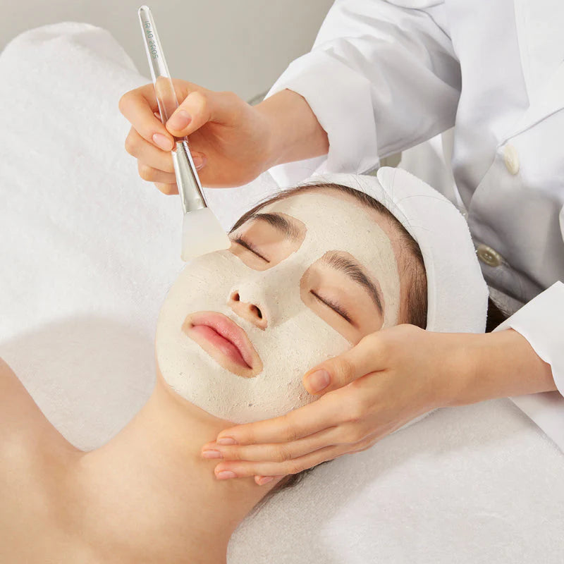 Some By Mi Super Matcha Pore Clean Clay Mask – Close-up of the clay mask applied to the face, showing its smooth texture and deep-cleaning effects on pores and blackheads.