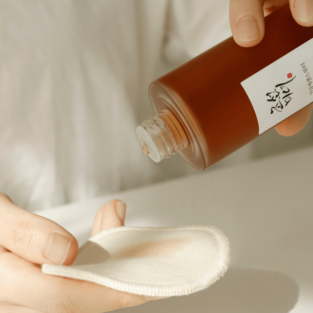 Key ingredients in Beauty of Joseon Ginseng Essence Water: 80% ginseng root water for hydration and nourishment, and 2% niacinamide for balancing oil, moisture, and improving skin texture
