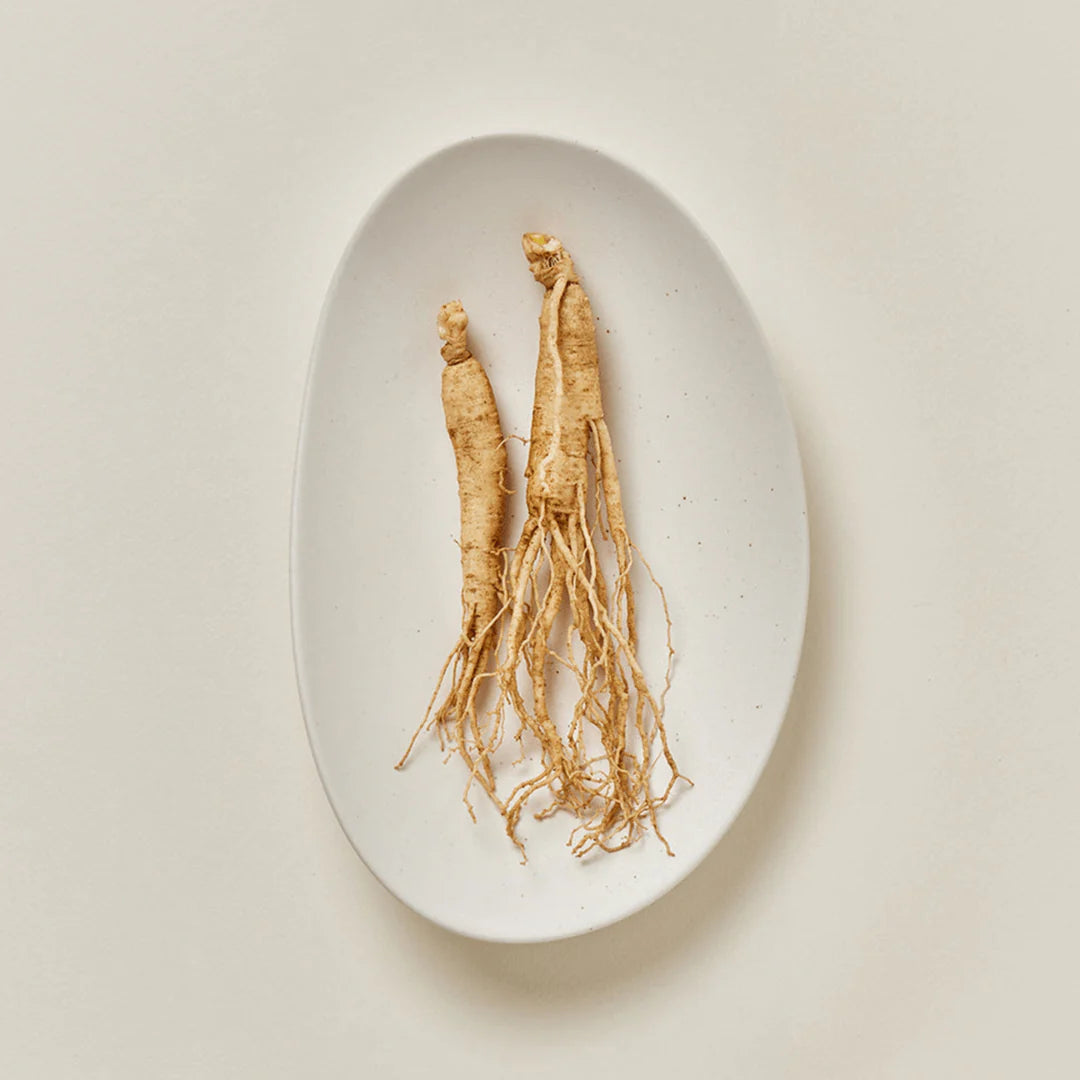 Key ingredients in Beauty of Joseon Ginseng Moist Sun Serum: 30% ginseng extract for hydration and improved elasticity, and 2% niacinamide to brighten skin and balance oil moisture levels