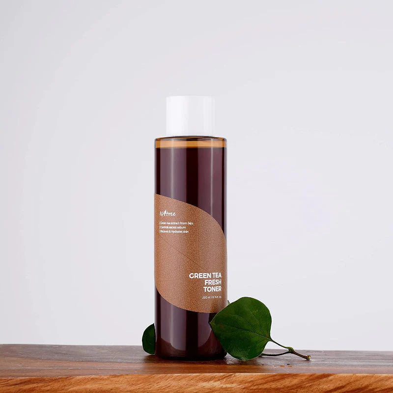 Main ingredients of Isntree Green Tea Fresh Toner – Green Tea Extract, Centella Asiatica, and Hyaluronic Acid to soothe, hydrate, and protect skin