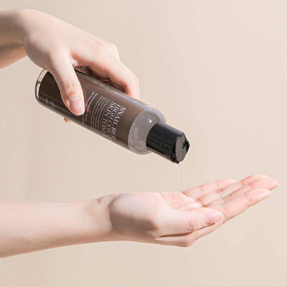 Benton Snail Bee High Content Skin Toner 150ml – Hydrating toner with snail mucin, bee venom, and green tea water to soothe, protect, and replenish irritated skin