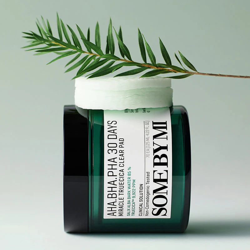 Some By Mi AHA BHA PHA 30 Days Miracle Truecica Clear Pad – Rough and smooth sides of the pad, perfect for exfoliating and soothing skin with plant extracts and salicylic acid.