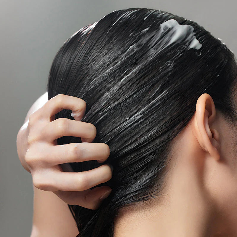 Some By Mi Cica Peptide Anti Hair Loss Derma Scalp Treatment – Applying the nourishing conditioner to damp hair to repair and hydrate, leaving it soft, shiny, and healthy-looking.