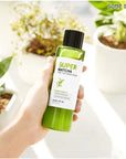 Some By Mi Super Matcha Pore Tightening Toner – A two-part toner with Matcha Water and soothing ingredients like Willow Bark, Tea Tree, and Centella to control oil, tighten pores, and calm skin.