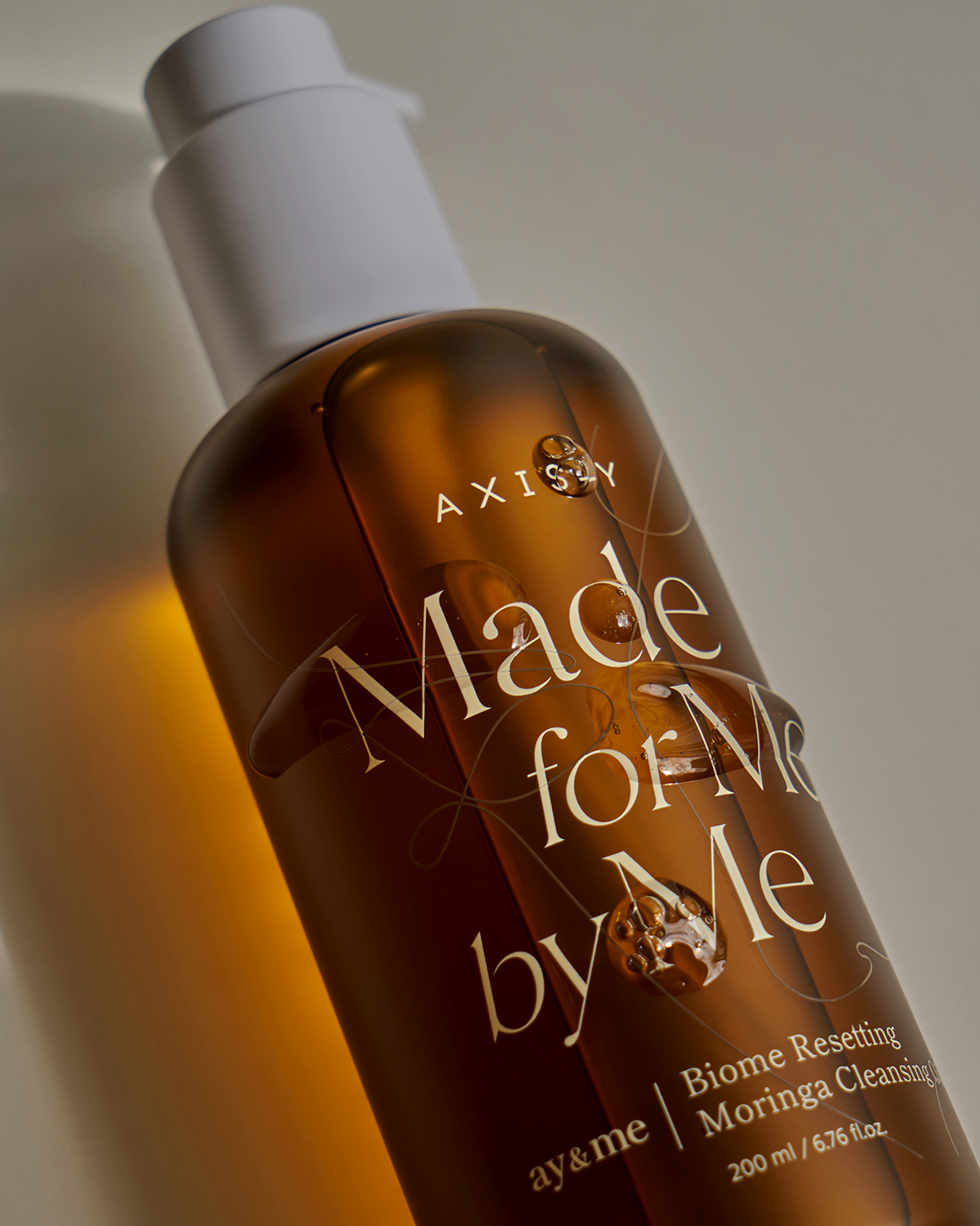 AXIS-Y Biome Resetting Moringa Cleansing Oil effectively removes makeup and impurities in one step, leaving skin clean and refreshed