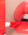 Before and after using Moonshot Tint Fit Shine – Showing lips with a glossy, lustrous shine and vibrant color that lasts all day, without feeling heavy or sticky.