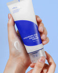 Applying Isntree Hyaluronic Acid Aqua Gel Cream – fast-absorbing gel cream for dry, sensitive skin, providing intense hydration and soothing relief