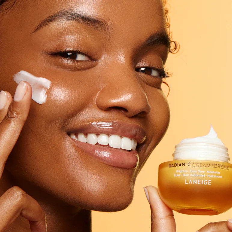 Applying Laneige Radian-C Cream – Gently massage onto face in the morning and evening for brightened, moisturized skin with a smooth finish.
