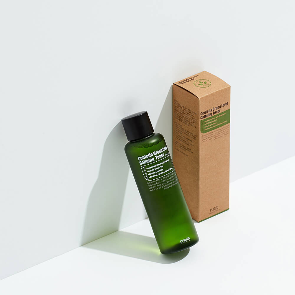 Packaging of Purito Centella Green Level Calming Toner, featuring a sleek, clear 200ml bottle with easy-to-use pump, delivering hydrating and calming effects for all skin types, especially sensitive skin.