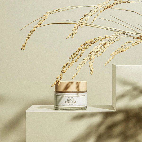 I’m From Rice Cream with rice bran extract, a lightweight moisturizer that brightens skin, hydrates, and strengthens the skin barrier, ideal for oily and acne-prone skin