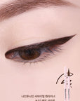 Close-up of the 0.1 mm super-fine tip of Lilybyred AM9 to PM9 Survival Penliner – Ideal for precise, thin lines or bold cat-eye looks.