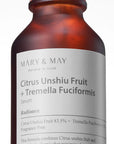 Close-up of the active ingredients, Citrus Unshiu Fruit Extract and Tremella Fuciformis Extract, illustrating their brightening and hydrating effects on the skin.