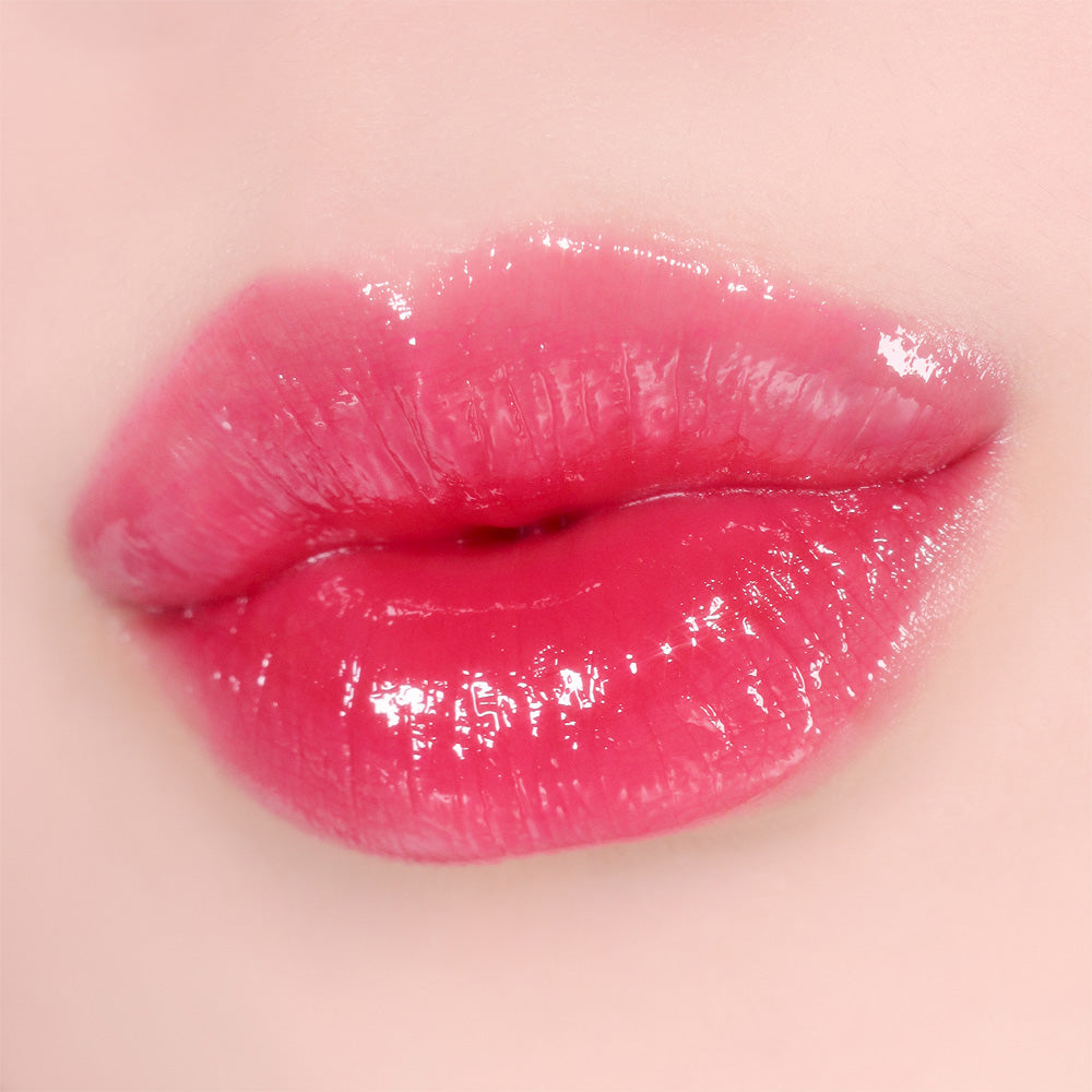 Unpa Bubi Bubi Stay Blooming Tint For Lip Cheek Multifunctional Lip Tint – Before and after images showing lips with a smooth, plumped appearance and a glossy, high-shine finish, courtesy of the multifunctional lip tint formula.