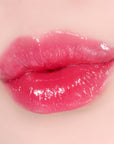 Unpa Bubi Bubi Stay Blooming Tint For Lip Cheek Multifunctional Lip Tint – Before and after images showing lips with a smooth, plumped appearance and a glossy, high-shine finish, courtesy of the multifunctional lip tint formula.