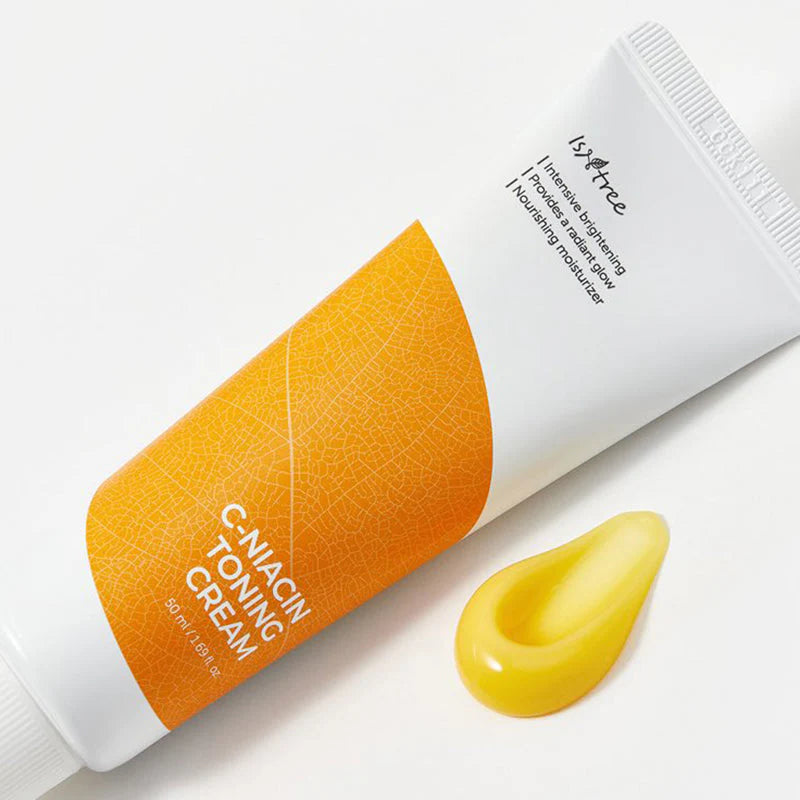 Close-up of Isntree C-Niacin Toning Cream texture – smooth and lightweight formula that provides a luminous glow without feeling greasy