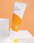 Close-up of Isntree C-Niacin Toning Cream texture – smooth and lightweight formula that provides a luminous glow without feeling greasy