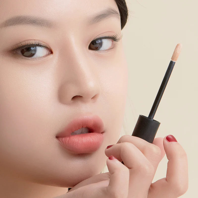 Peripera Double Longwear Cover Concealer being applied to areas of concern like dark circles and blemishes, showcasing its ability to blend seamlessly into the skin for a natural, flawless finish.