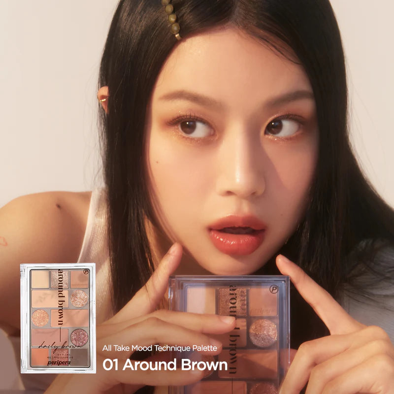 Close-up of the golden shimmer on the eyelid, highlighting the long-lasting and non-creasing shimmer from the Peripera All Take Mood Technique Palette.