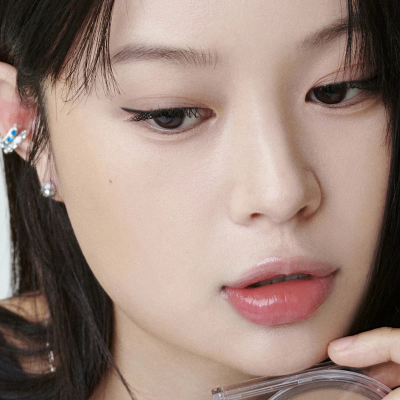 Close-up of the contour application using Peripera Ink V Shading on the nose, cheekbones, and jawline, revealing the smooth, natural finish and precise shading with minimal powder scattering for a cleaner look.