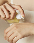 Lightweight, fast-absorbing serum texture of Kaine Vita Drop Serum, perfect for balancing oil and hydrating the skin