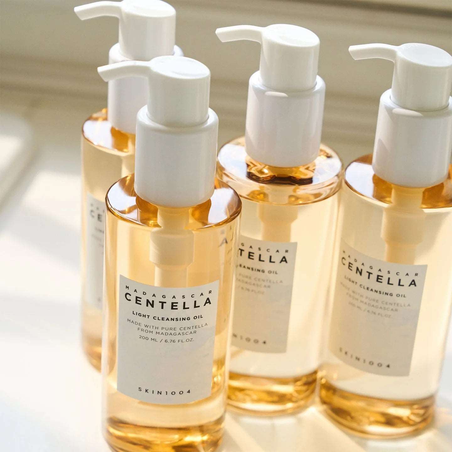 Skin1004 Madagascar Centella Light Cleansing Oil 200ml – Gentle oil cleanser with Centella and plant oils for sensitive skin.