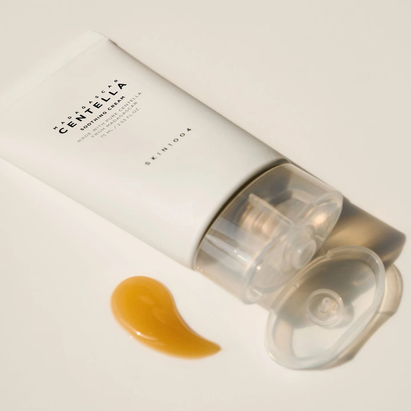 Close-up of SKIN1004 Madagascar Centella Soothing Cream – Lightweight gel-cream texture that absorbs quickly, leaving no greasiness.