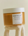 Skin1004 Madagascar Centella Quick Calming Pad – Convenient packaging with a lid and tweezers for clean and fresh use.