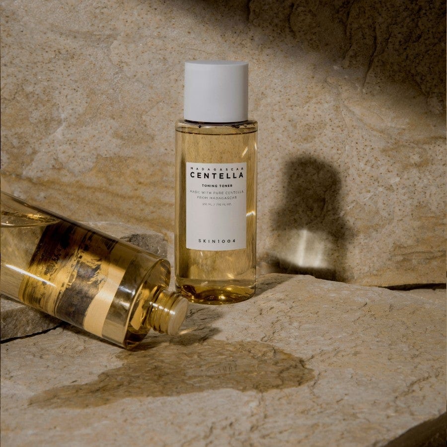 Skin1004 Madagascar Centella Toning Toner – A gentle exfoliating toner with Centella Asiatica and PHA to improve skin texture and hydration.