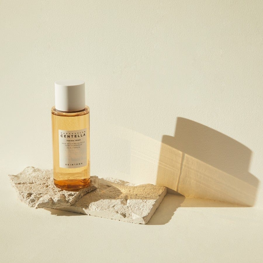 Skin1004 Madagascar Centella Toning Toner – A gentle exfoliating toner with Centella Asiatica and PHA to improve skin texture and hydration.