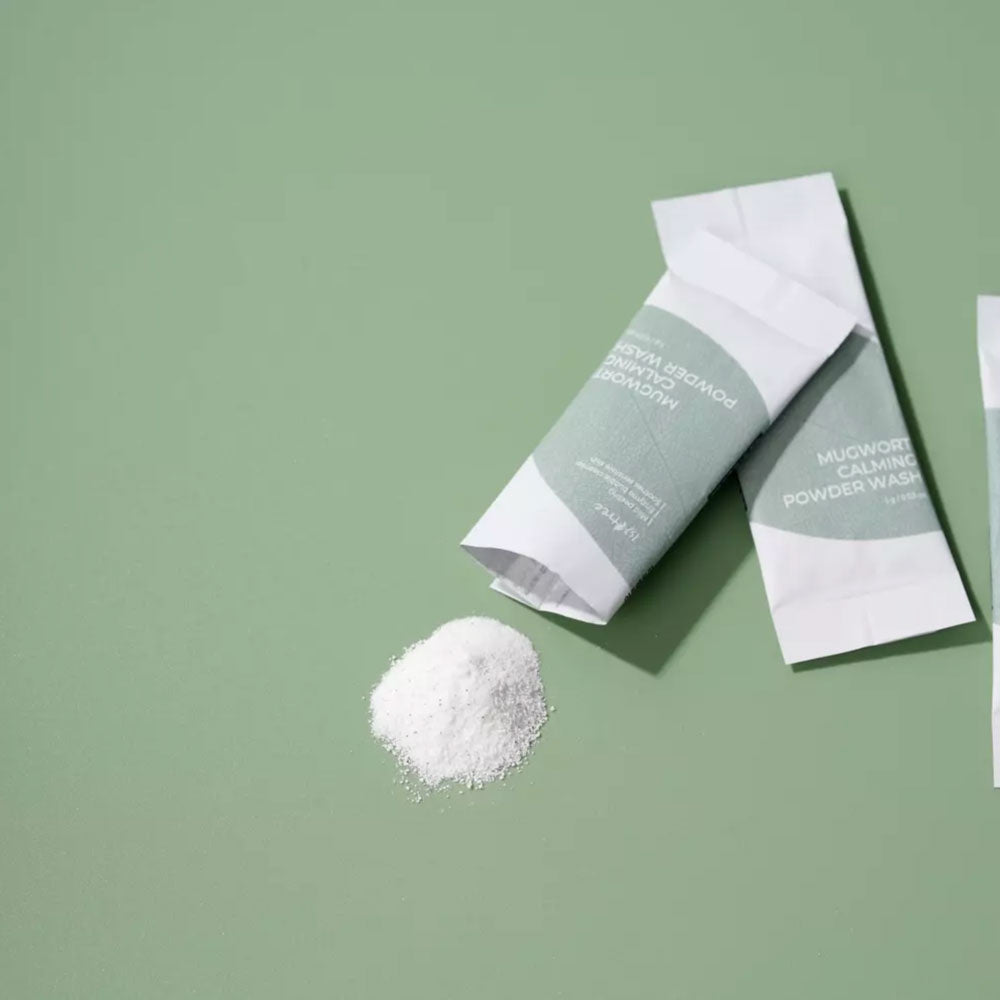 Isntree Mugwort Calming Powder Wash – close-up showing soft powder that lathers into a creamy foam, ideal for gentle exfoliation